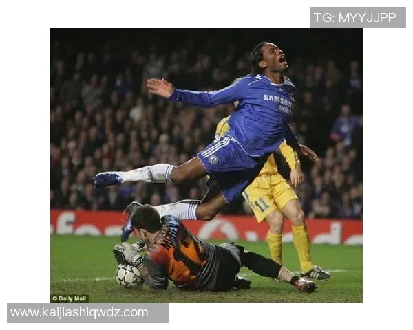 足球明星假摔事件引发热议视频曝光引发球迷与专家的激烈讨论与反思